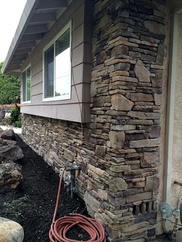 Stone veneer corner
