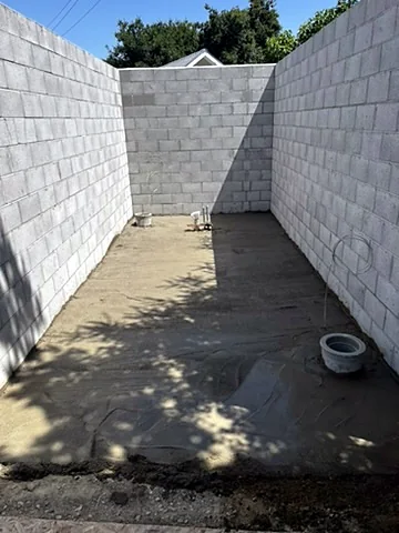 Block trash enclosure